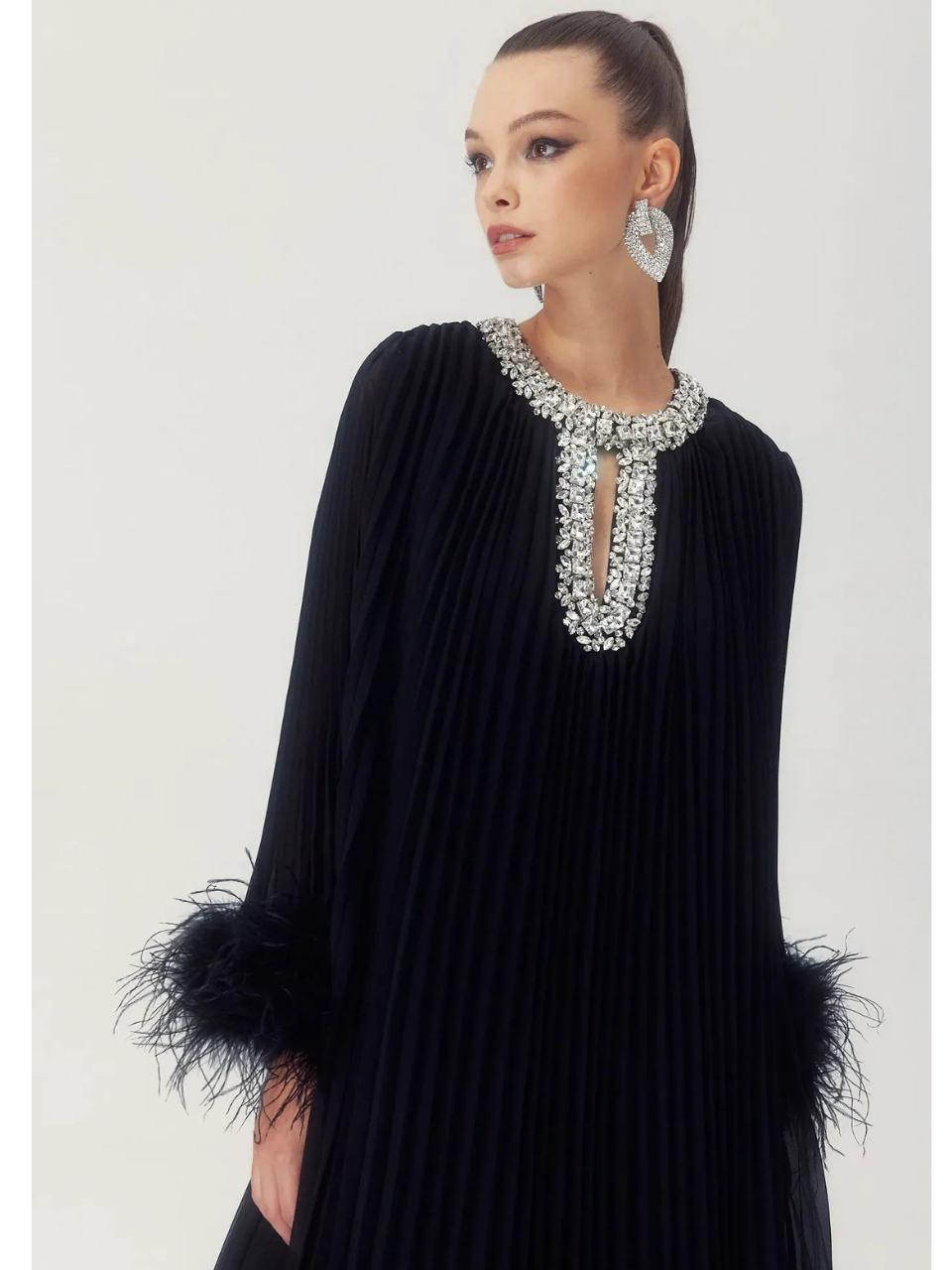 Ana Vestido de Chifón Plumas Diamante