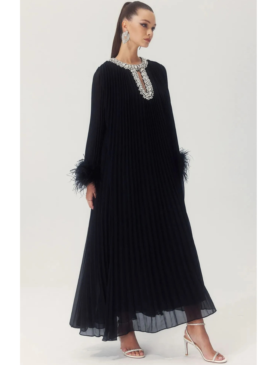 Ana Vestido de Chifón Plumas Diamante