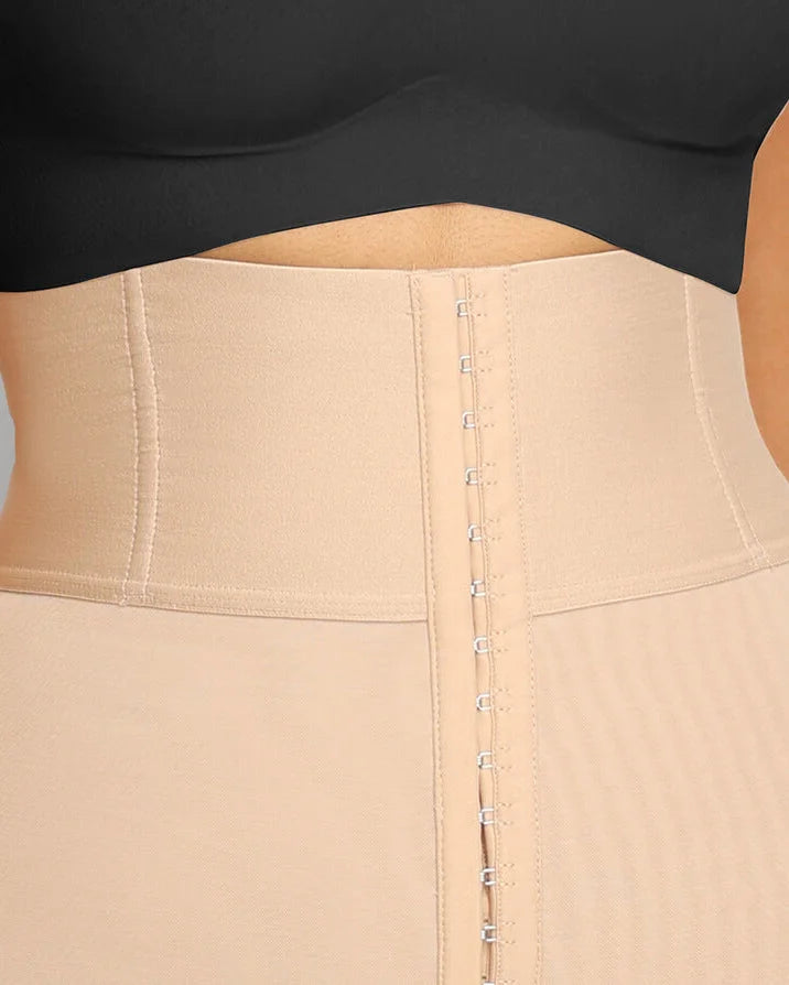 Shorts de cintura alta con varillas y efecto esculpido